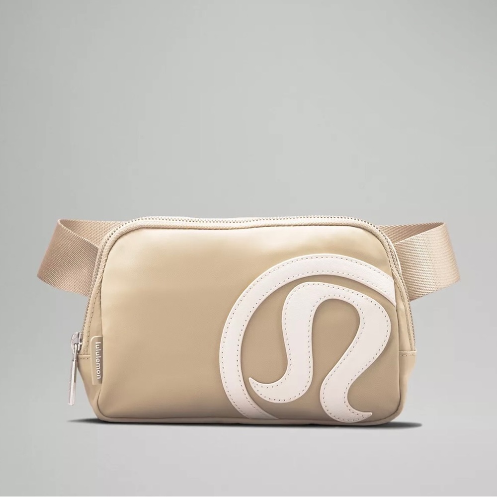 🫶🏼🤎Brand New White Opal/ Trench Belt Bag with Tags!!! 🤎🫶🏼